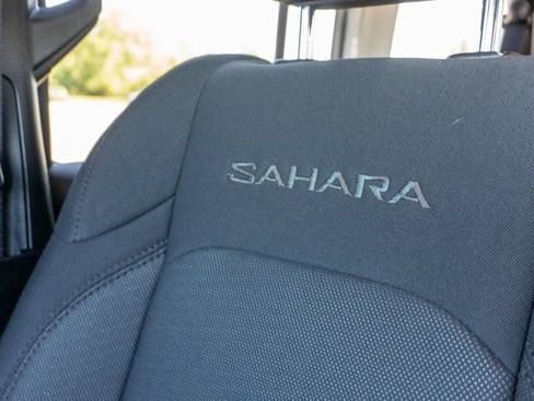 Used 2023 Jeep Wrangler Unlimited Sahara w/ Cold Weather Group AWD/4WD image 19