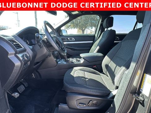 Used 2017 Ford Explorer XLT w/ Equipment Group 201A image 9