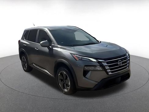 Used 2026 Nissan Rogue SV FWD image 3