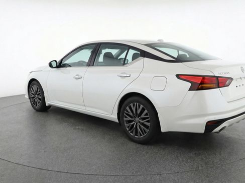 Used 2025 Nissan Altima 2.5 SV image 6