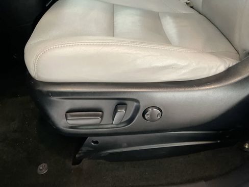 Used 2017 Toyota Sienna Limited Premium image 12