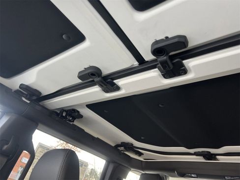 New 2025 Ford Bronco Badlands image 14