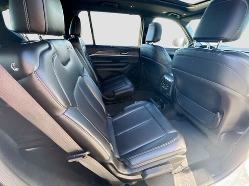 Used 2024 Jeep Grand Cherokee L Limited w/ Luxury Tech Group II AWD/4WD image 30