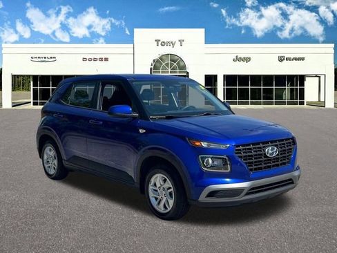 Used 2023 Hyundai Venue SE FWD image 1