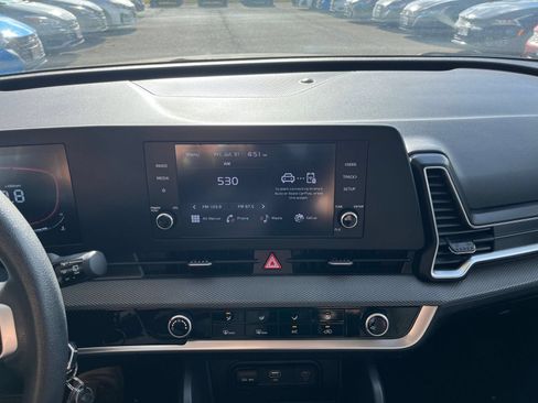 Used 2025 Kia Sportage LX FWD image 17