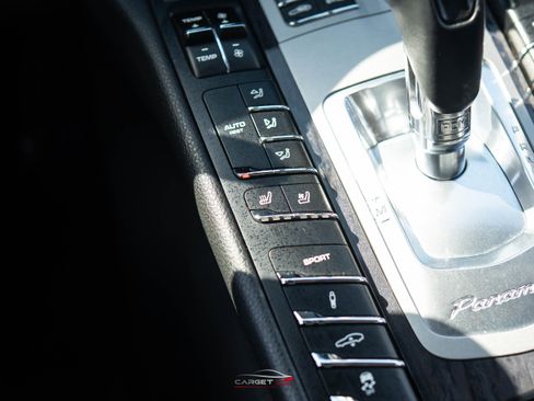 Used 2014 Porsche Panamera S image 34