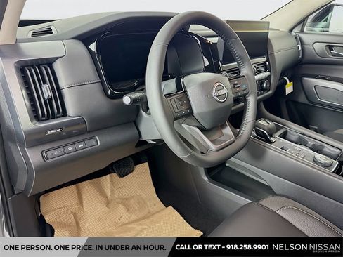 New 2026 Nissan Pathfinder SL image 9