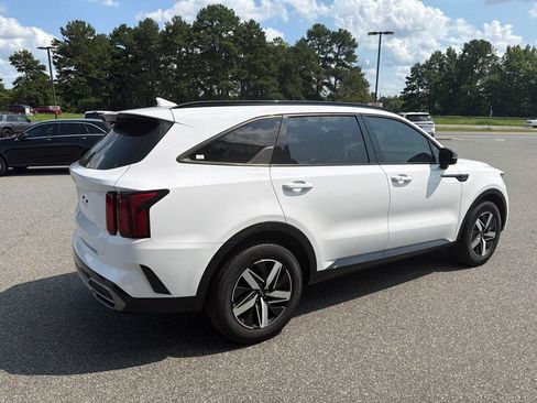 Used 2023 Kia Sorento EX w/ Panoramic Sunroof Package FWD image 10