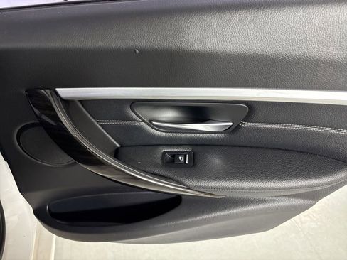 Used 2018 BMW 330i Sedan RWD image 18