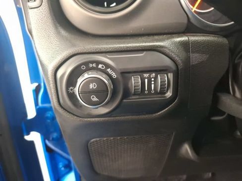 Used 2022 Jeep Gladiator Sport AWD/4WD image 17