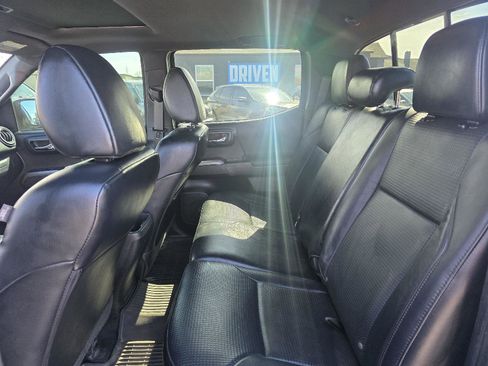 Used 2019 Toyota Tacoma TRD Sport image 13