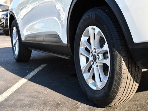 Used 2022 Ford Escape SE w/ Cold Weather Package image 9