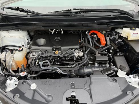 Used 2024 Toyota Sienna LE AWD/4WD image 11