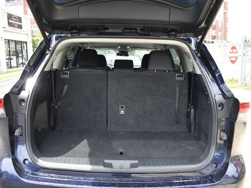 Used 2025 Toyota Highlander LE FWD image 34