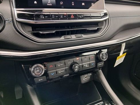 New 2026 Jeep Compass Limited image 22