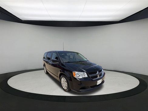 Used 2019 Dodge Grand Caravan SE w/ UConnect Hands-Free Group FWD image 1