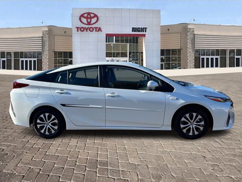 Certified 2022 Toyota Prius Prime XLE image 9