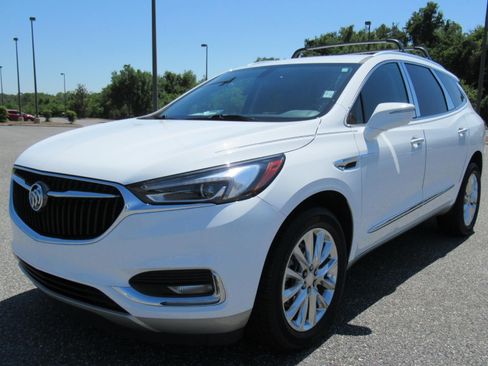 Used 2020 Buick Enclave Essence w/ Trailering Package, 5000 lbs. FWD image 3