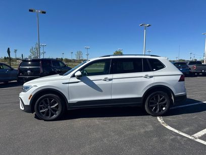 Used 2023 Volkswagen Tiguan SE w/ Panoramic Sunroof Package