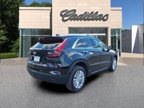 Certified 2024 Cadillac XT4 Luxury w/ Cold Weather Package AWD/4WD image 5