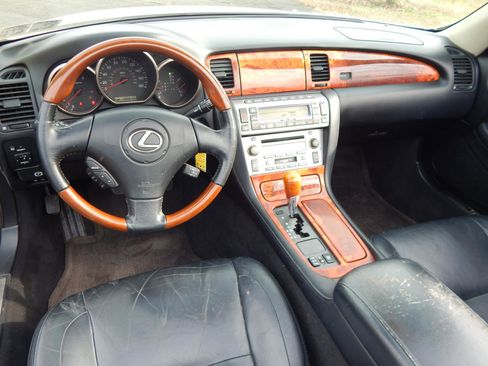 Used 2005 Lexus SC 430 Convertible w/ Preferred Accessory Pkg image 6