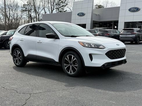 Used 2022 Ford Escape SE w/ SE Sport Appearance Package image 2