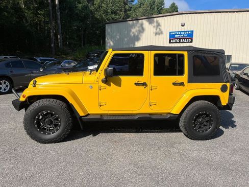 Used 2015 Jeep Wrangler Unlimited Sahara w/ Connectivity Group AWD/4WD image 16