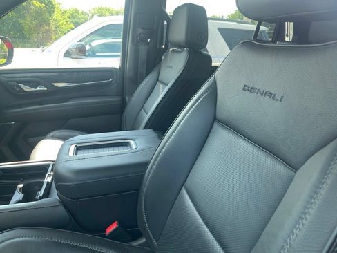 Used 2023 GMC Yukon XL Denali AWD/4WD image 5
