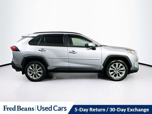 Used 2019 Toyota RAV4 XLE Premium image 9