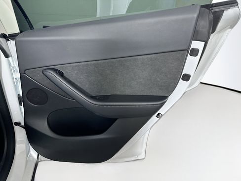 Used 2022 Tesla Model Y Long Range AWD/4WD image 29