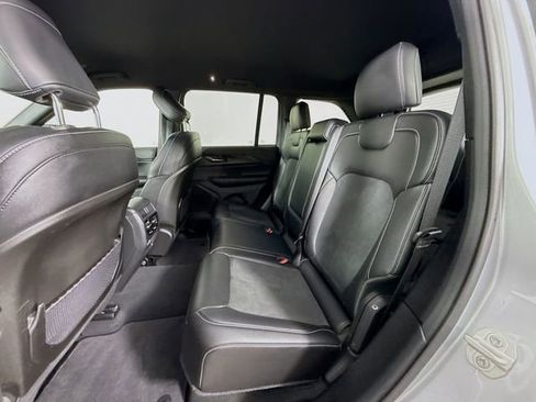 Used 2024 Jeep Grand Cherokee Altitude image 23