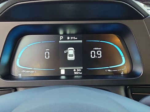 Certified 2025 Hyundai Elantra Sport image 19