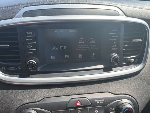 Used 2020 Kia Sorento FWD V6 image 16