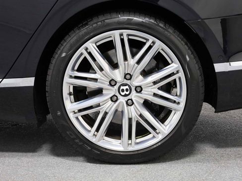 Used 2021 Bentley Flying Spur V8 image 39