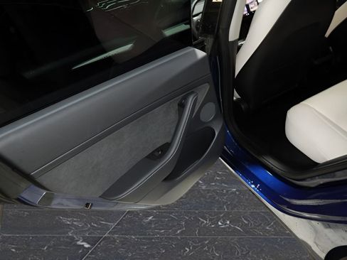 Used 2022 Tesla Model 3 Long Range image 32