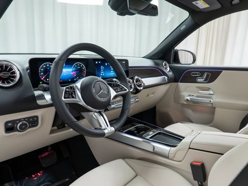 New 2026 Mercedes-Benz GLB 250 4MATIC image 12