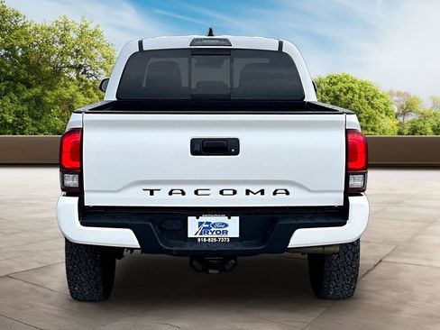 Used 2020 Toyota Tacoma SR5 w/ Technology Package AWD/4WD image 2