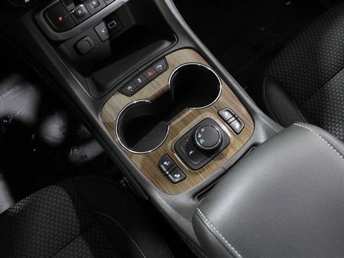 Used 2023 GMC Acadia SLE w/ Driver Convenience Package image 16