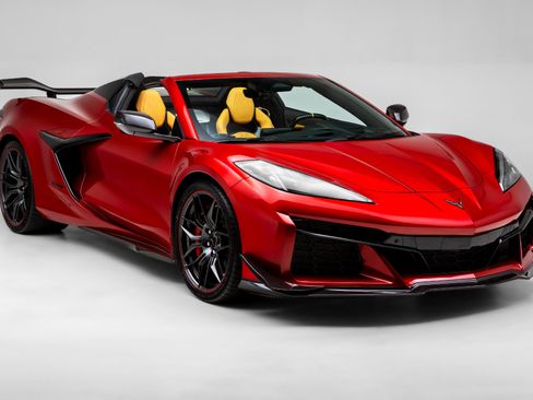 Used 2024 Chevrolet Corvette Z06 w/ Z07 Performance Package RWD image 1