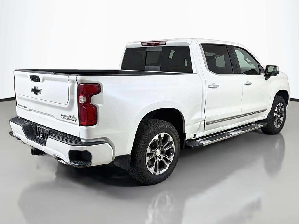Used 2024 Chevrolet Silverado 1500 High Country w/ Technology Package AWD/4WD image 14