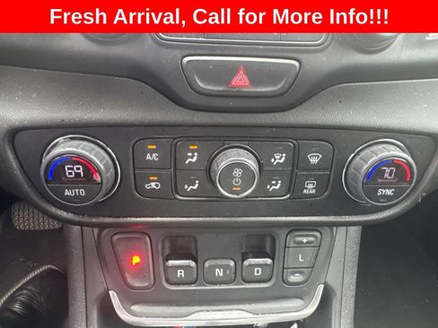 Used 2019 GMC Terrain SLT w/ Preferred Package AWD/4WD image 7
