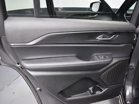 Used 2025 Jeep Grand Cherokee L Altitude image 36