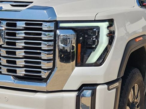 Used 2024 GMC Sierra 2500 Denali w/ Denali Reserve Package AWD/4WD image 9