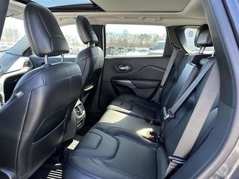 Used 2019 Jeep Cherokee Limited image 10