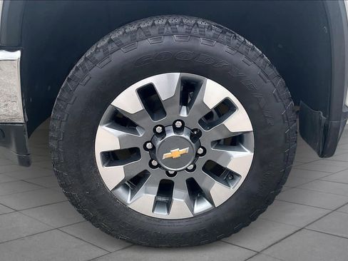 Certified 2022 Chevrolet Silverado 2500 LT w/ Convenience Package image 10