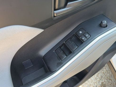Used 2023 Toyota Highlander L FWD image 21