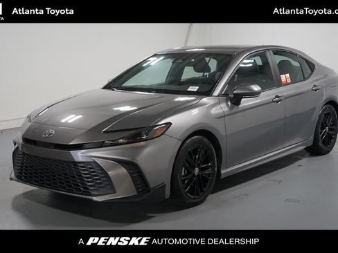 Used 2025 Toyota Camry SE FWD image 1