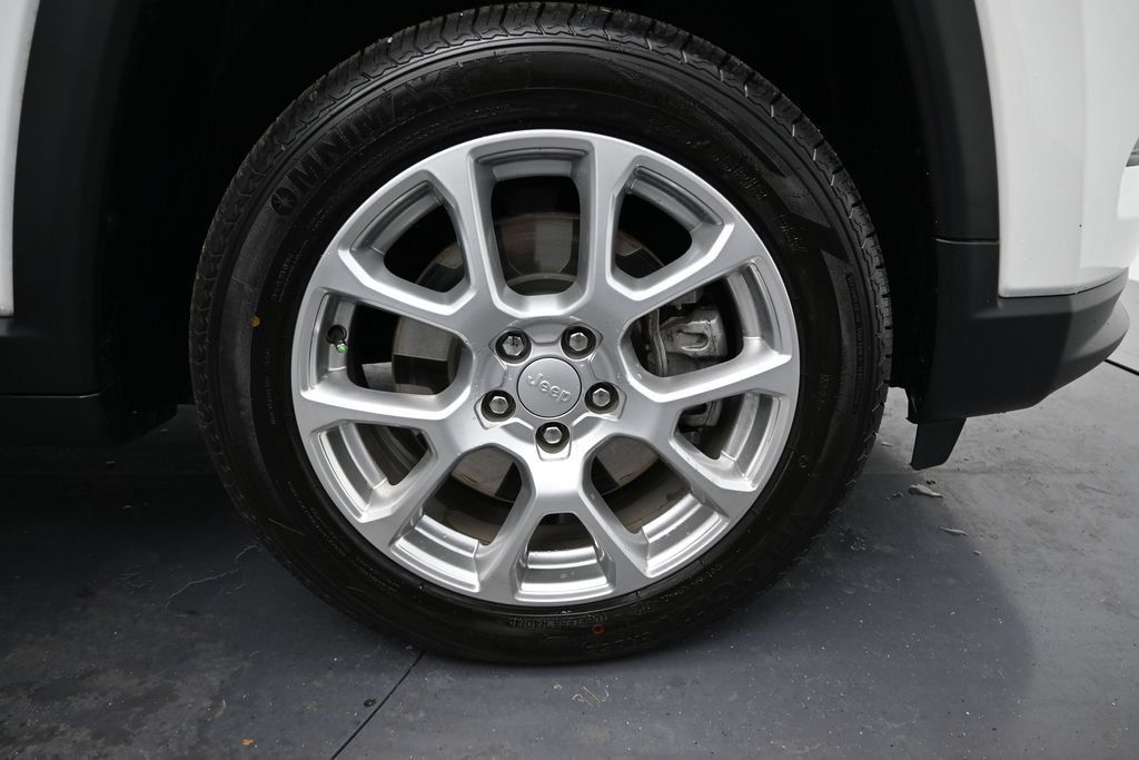 Used 2024 Jeep Compass Latitude AWD/4WD image 6