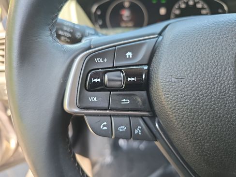 Used 2018 Honda Accord Touring image 16
