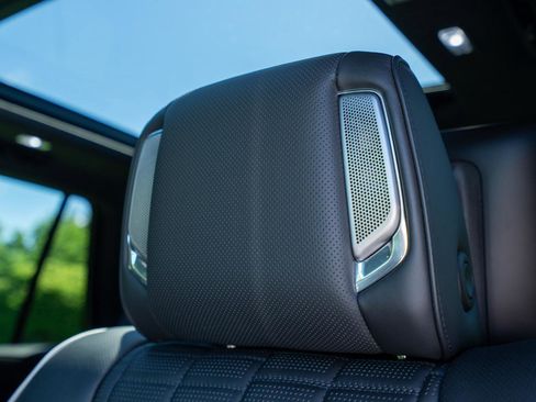 Used 2023 Cadillac Escalade Sport Platinum w/ LPO, ONYX Package AWD/4WD image 21